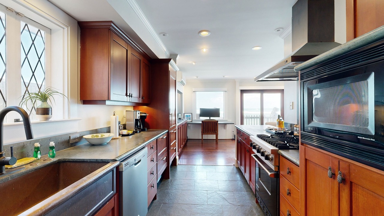 Photo of Kitchen in Diamond Head - Kapahulu - St. Louis