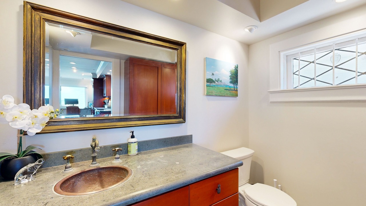Photo of Bathroom in Diamond Head - Kapahulu - St. Louis