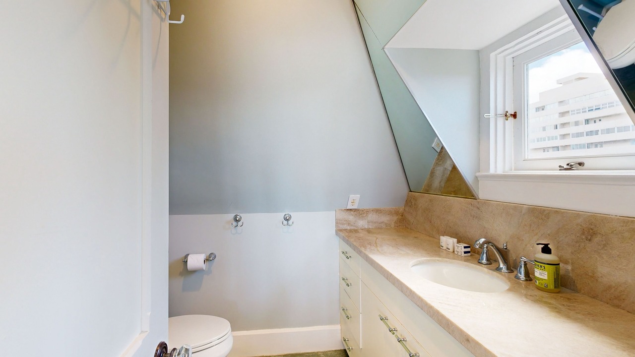 Photo of Bathroom in Diamond Head - Kapahulu - St. Louis
