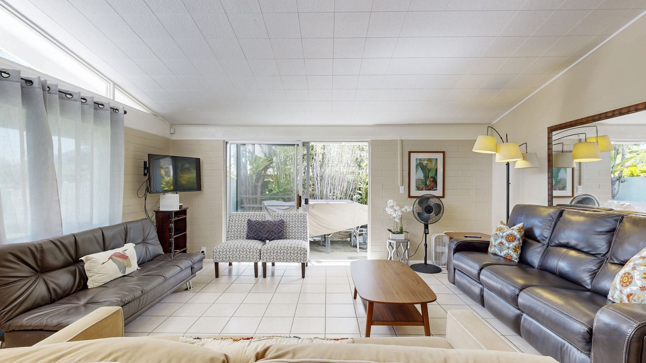 Photo of Livingroom in Portlock