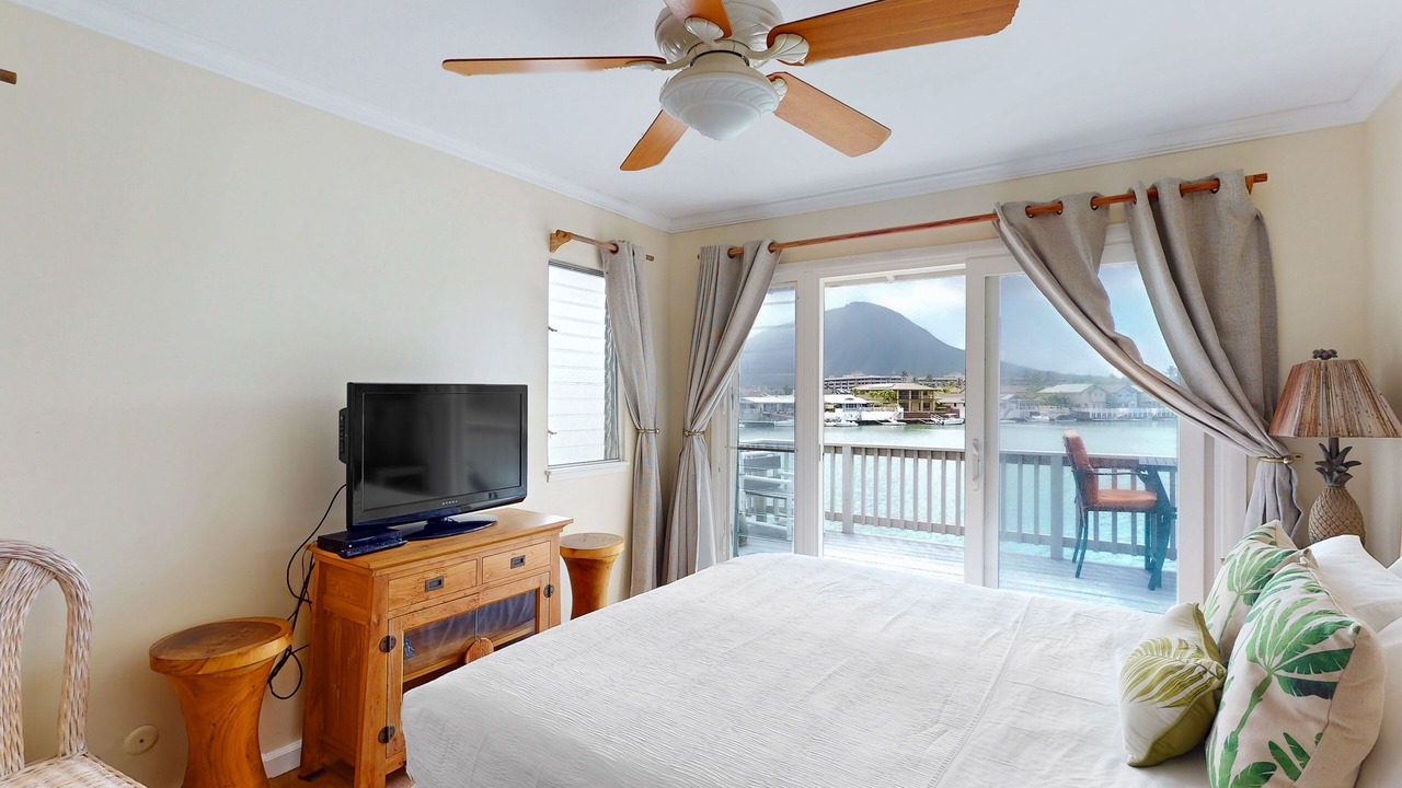 Photo of Bedroom in Portlock