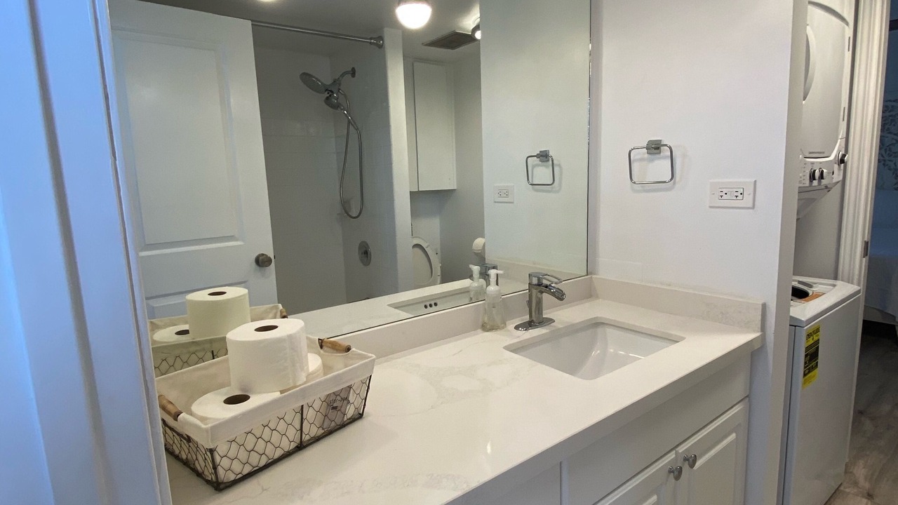Photo of Bathroom in Diamond Head - Kapahulu - St. Louis