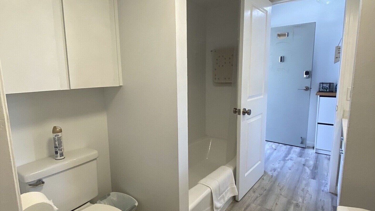 Photo of Bathroom in Diamond Head - Kapahulu - St. Louis