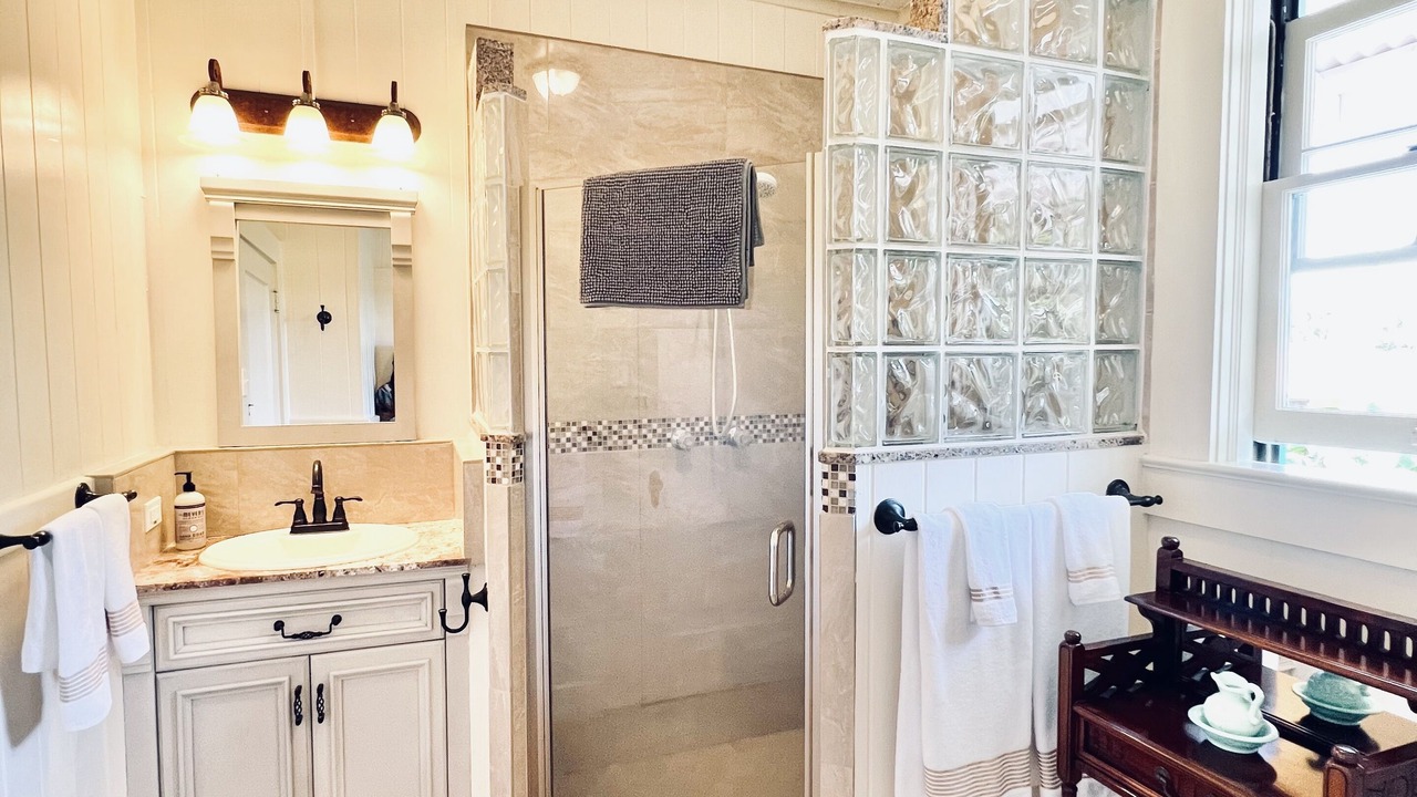 Photo of Bathroom in Hilo