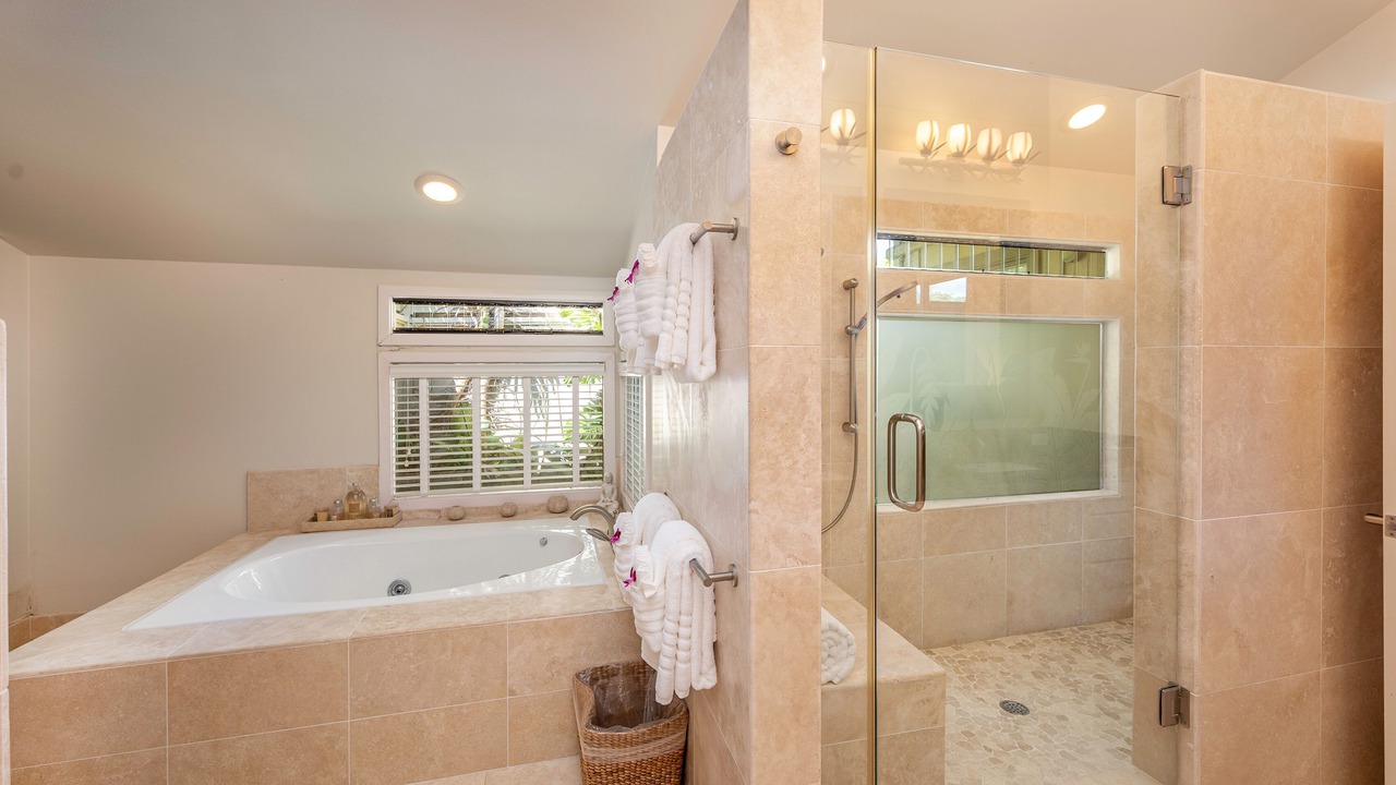 Photo of Bathroom in Kuliouou - Kalani Iki