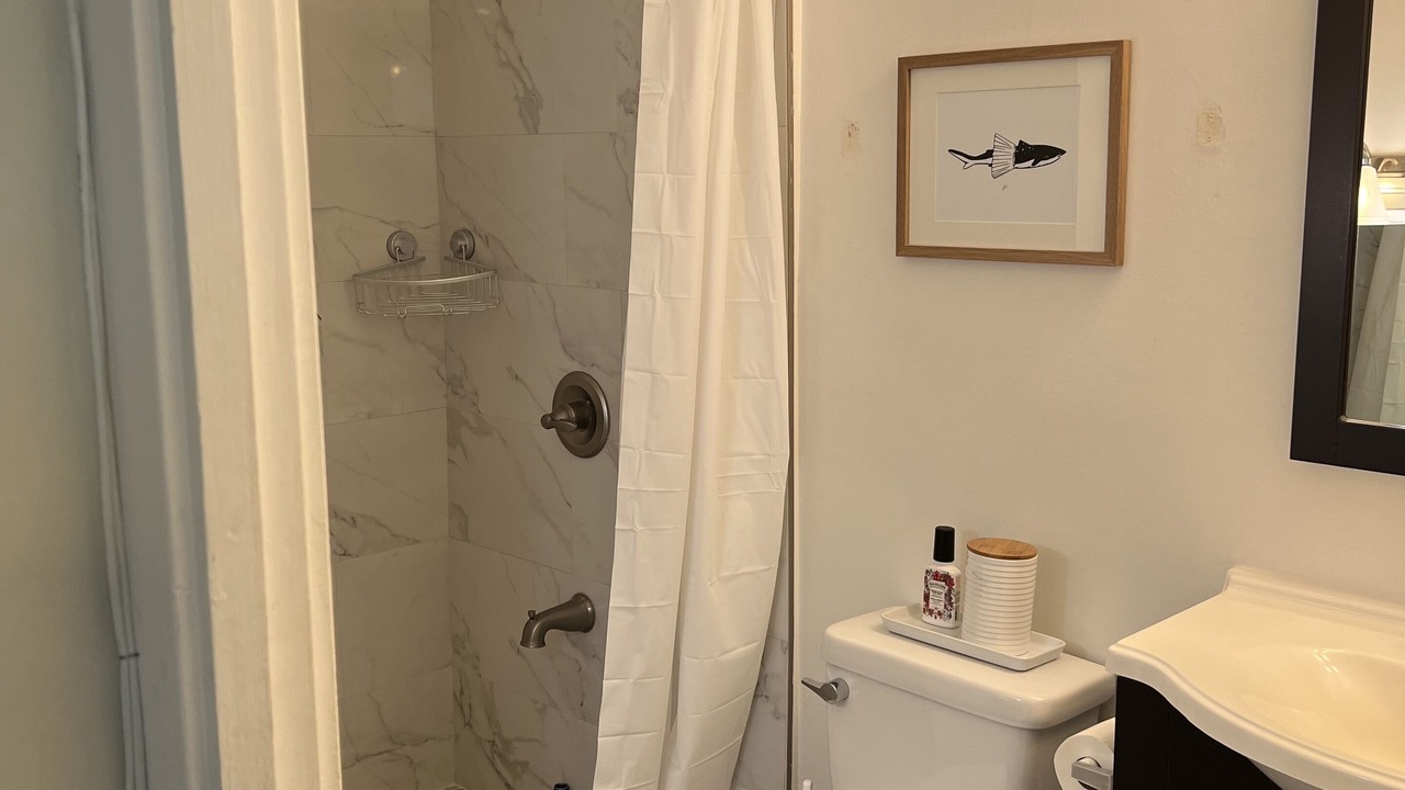 Photo of Bathroom in Diamond Head - Kapahulu - St. Louis