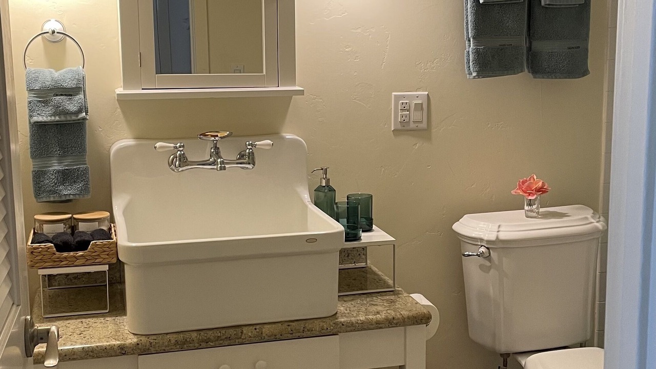 Photo of Bathroom in Historic Lahaina Front Street