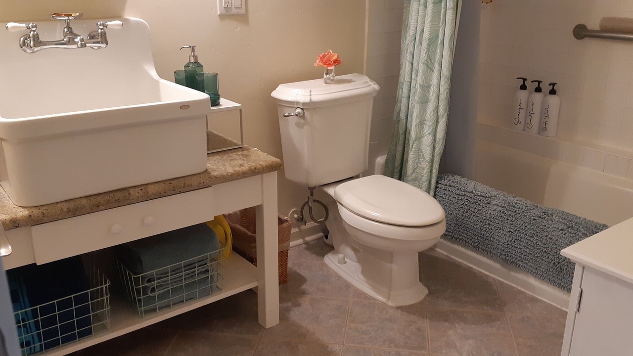 Photo of Bathroom in Historic Lahaina Front Street