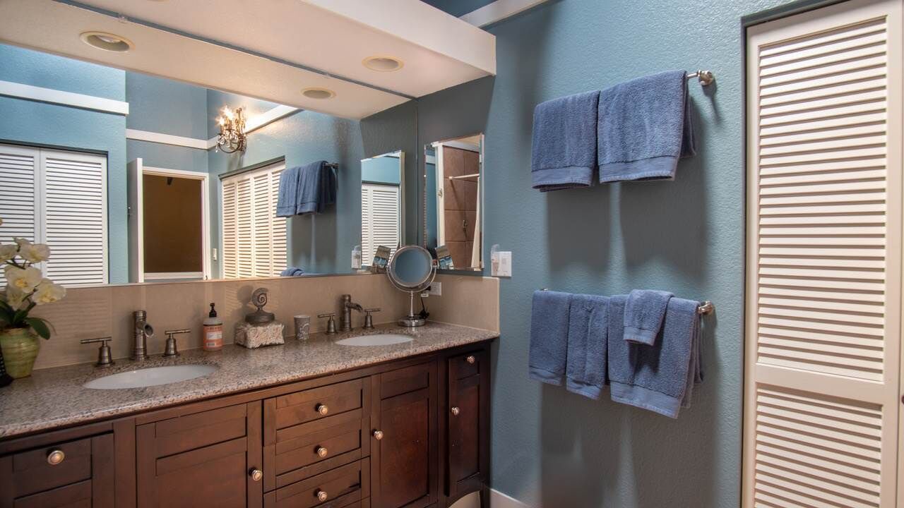 Photo of Bathroom in Maunaloa