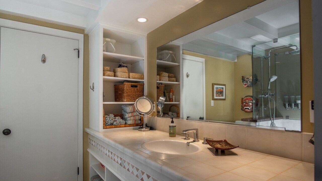 Photo of Bathroom in Maunaloa