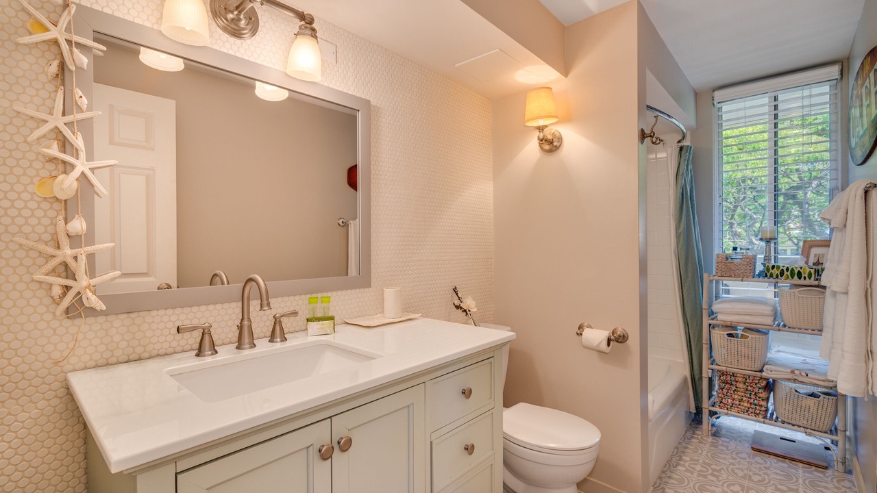 Photo of Bathroom in Diamond Head - Kapahulu - St. Louis