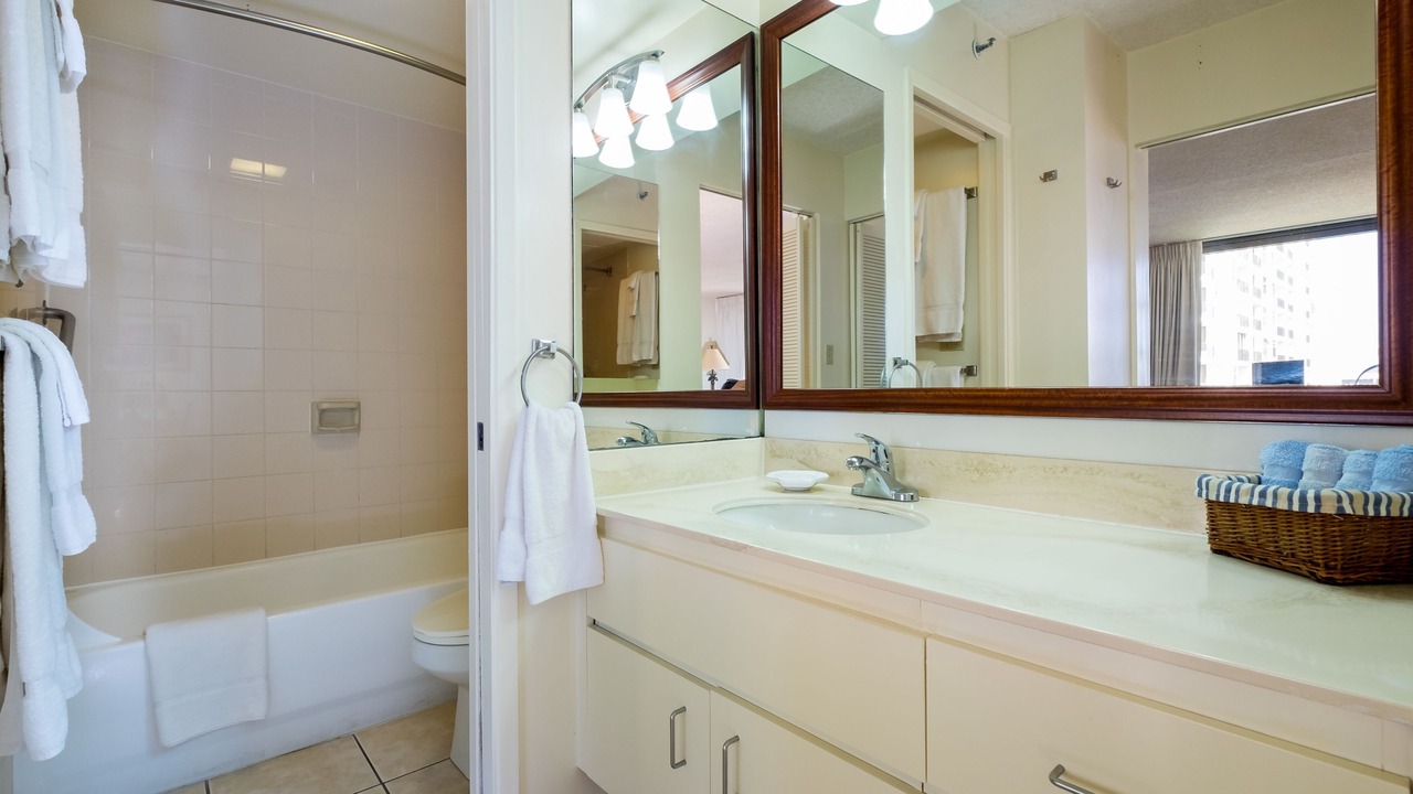 Photo of Bathroom in Diamond Head - Kapahulu - St. Louis