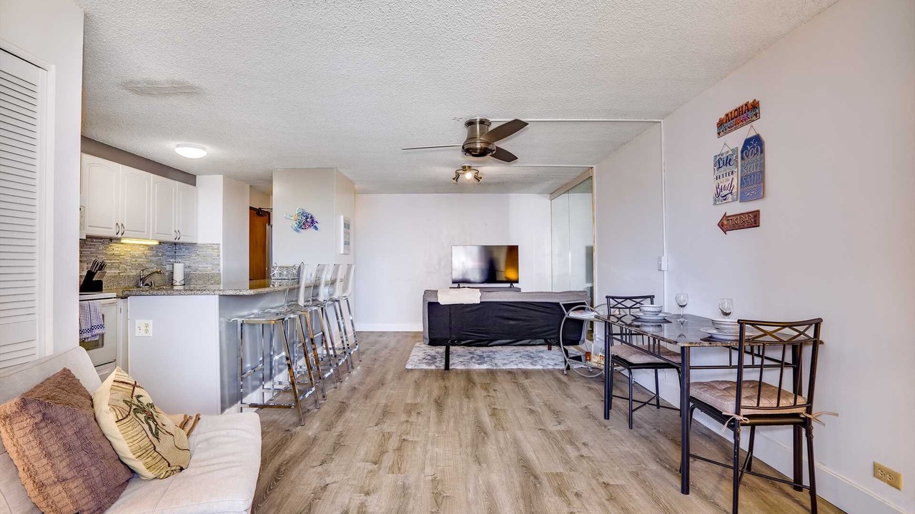 Photo of Livingroom in Waikiki