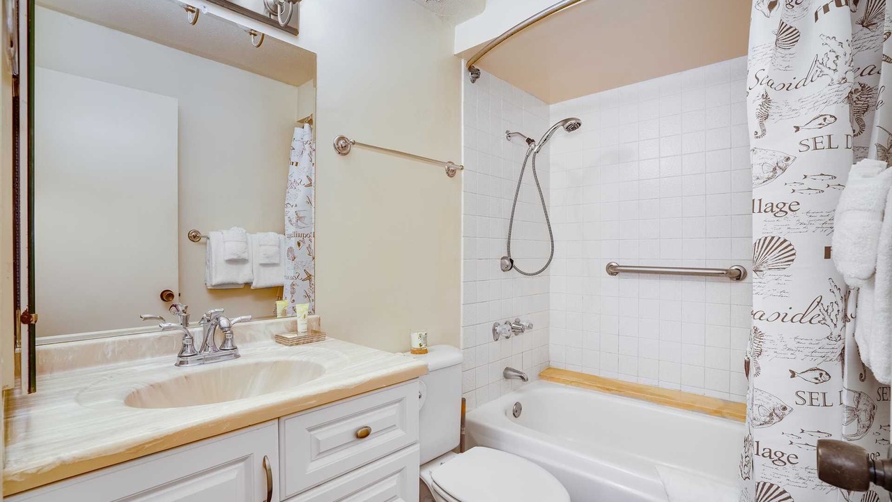 Photo of Bathroom in Waikiki