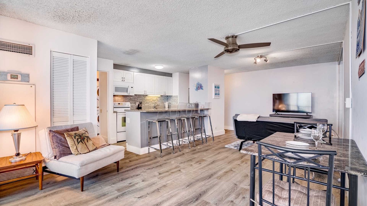 Photo of Livingroom in Waikiki