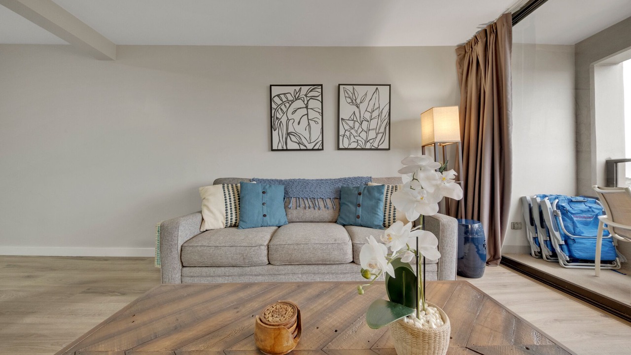 Photo of Livingroom in Waikiki