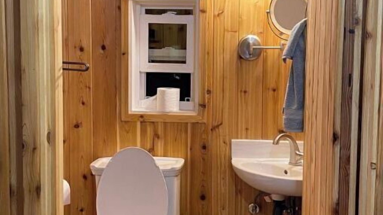 Photo of Bathroom in Honokaa