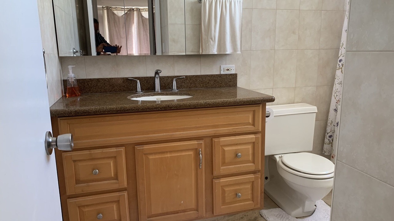 Photo of Bathroom in Diamond Head - Kapahulu - St. Louis