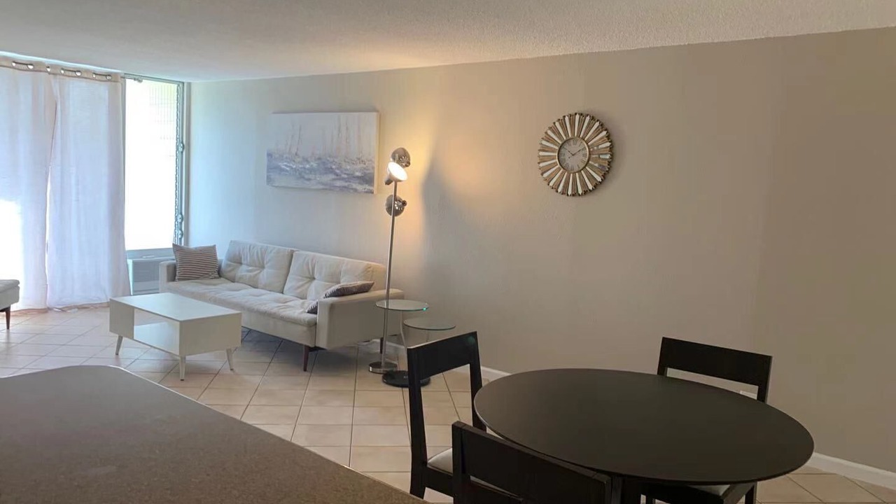 Photo of Livingroom in Diamond Head - Kapahulu - St. Louis