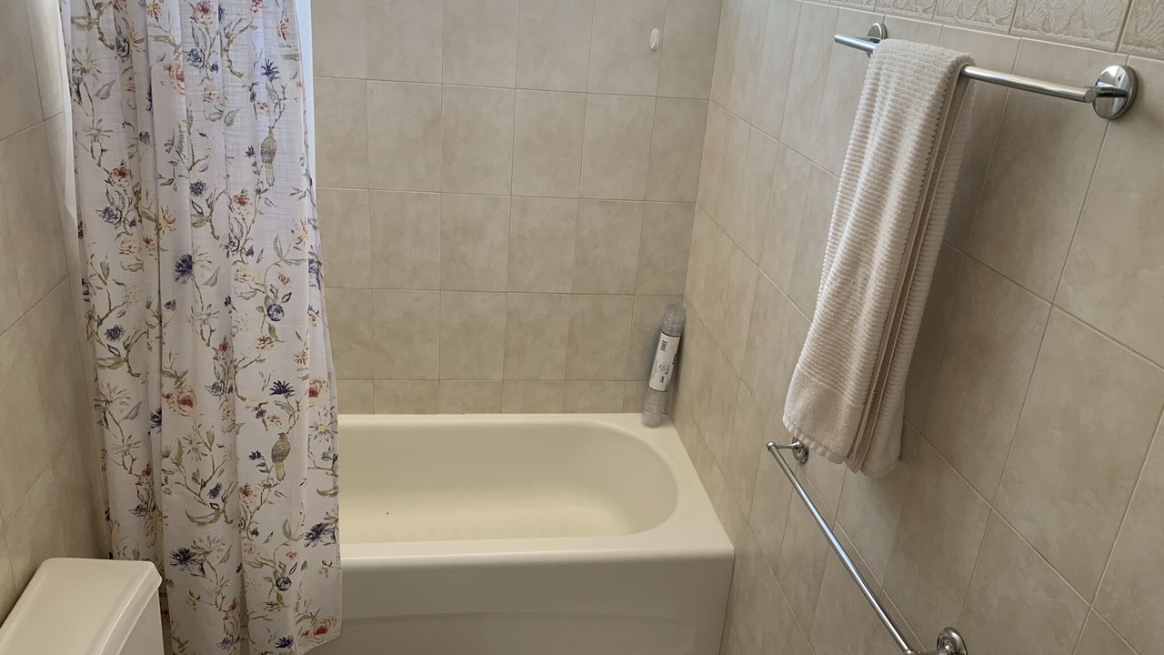 Photo of Bathroom in Diamond Head - Kapahulu - St. Louis