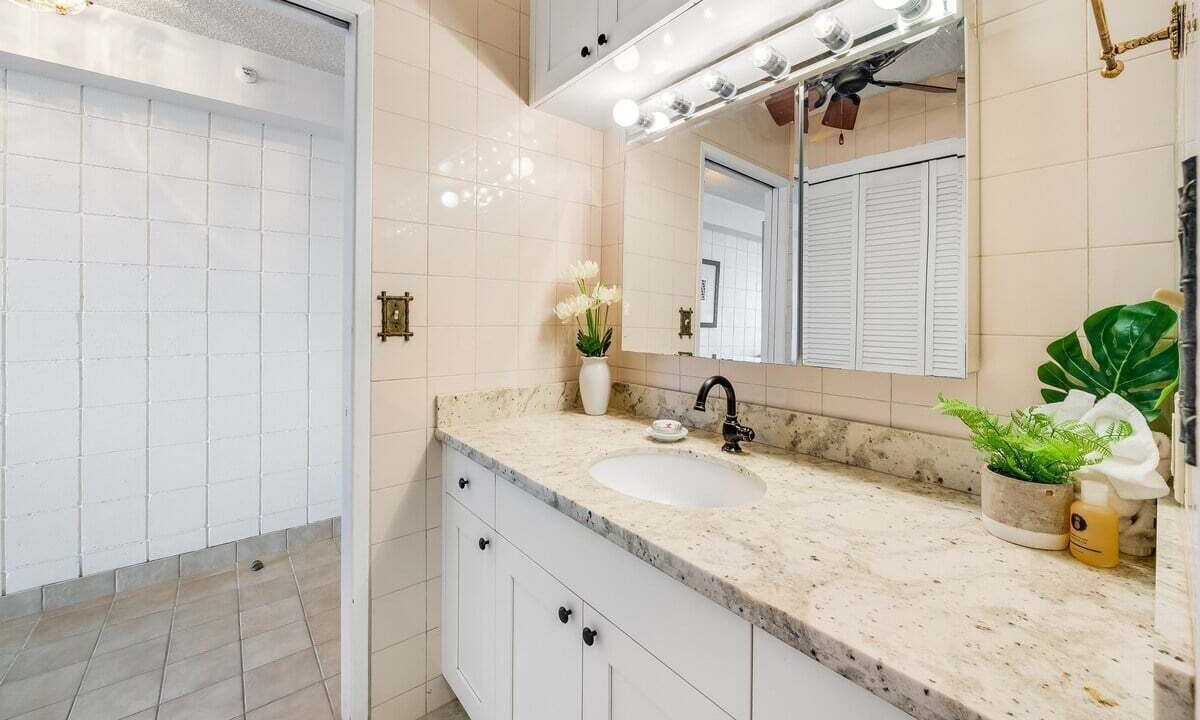 Photo of Bathroom in Kahana