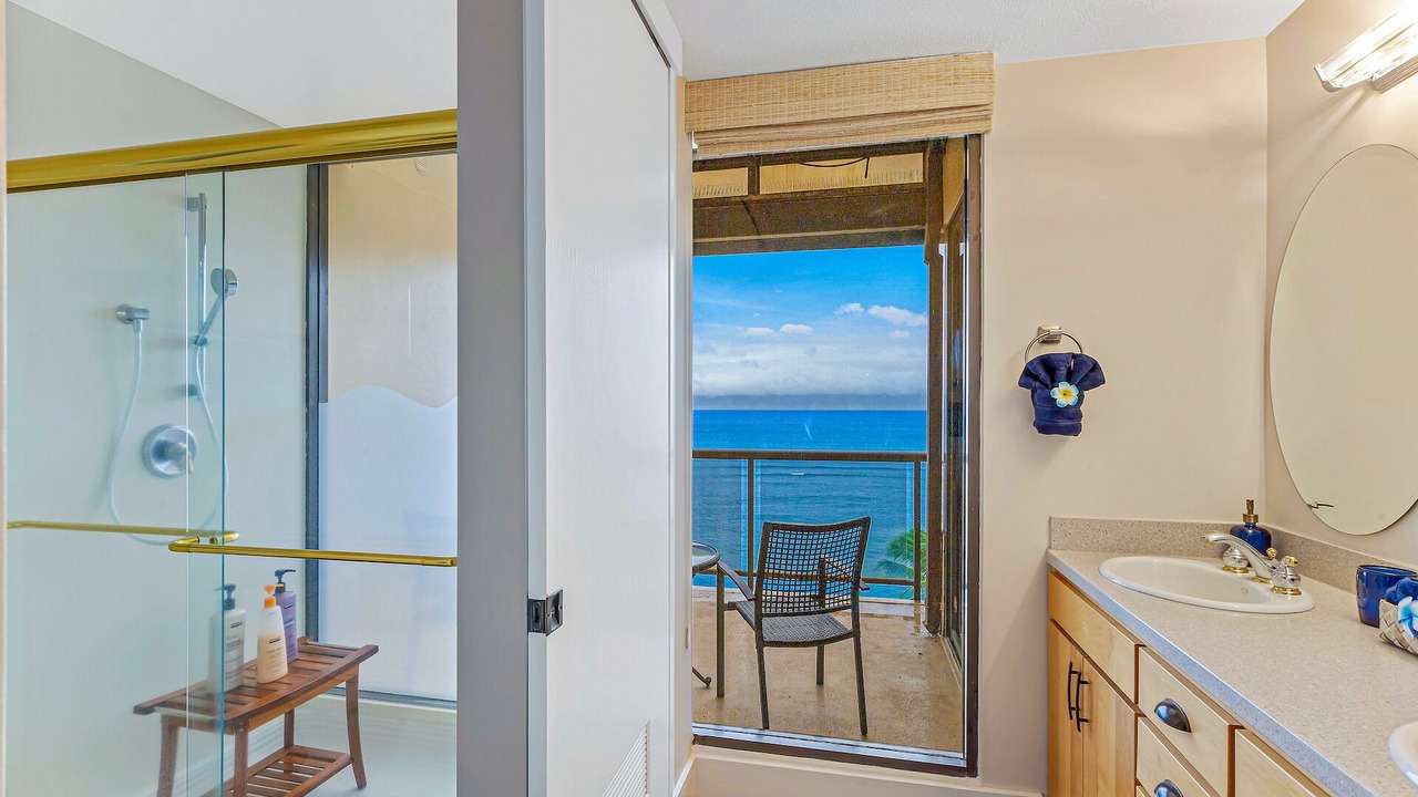 Photo of Bathroom in Kahana
