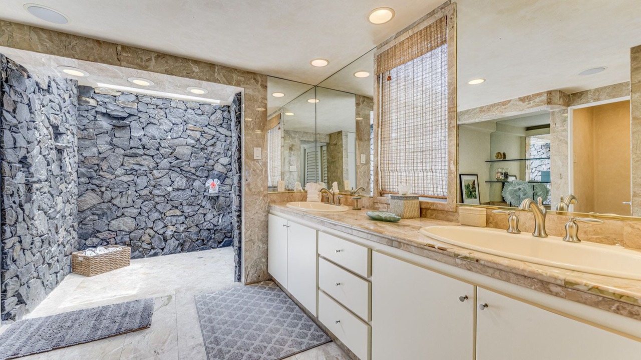 Photo of Bathroom in Napili