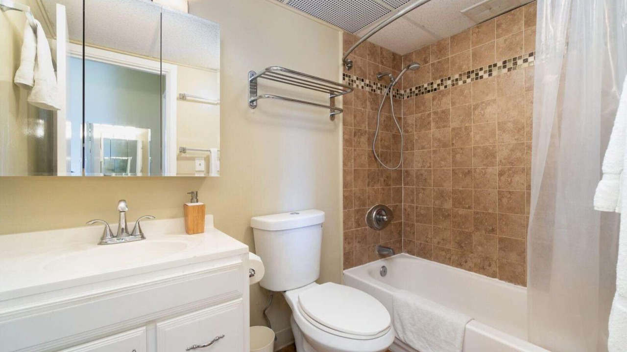 Photo of Bathroom in McCully - Moiliili