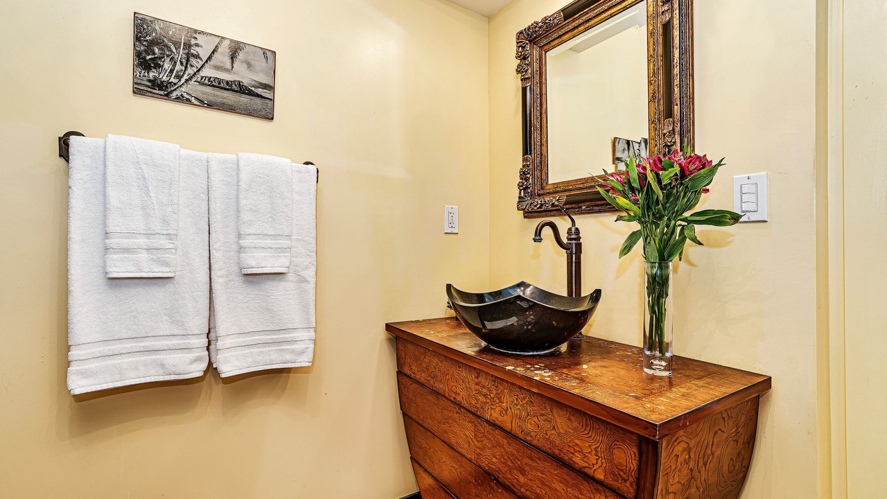 Photo of Bathroom in Downtown Honolulu