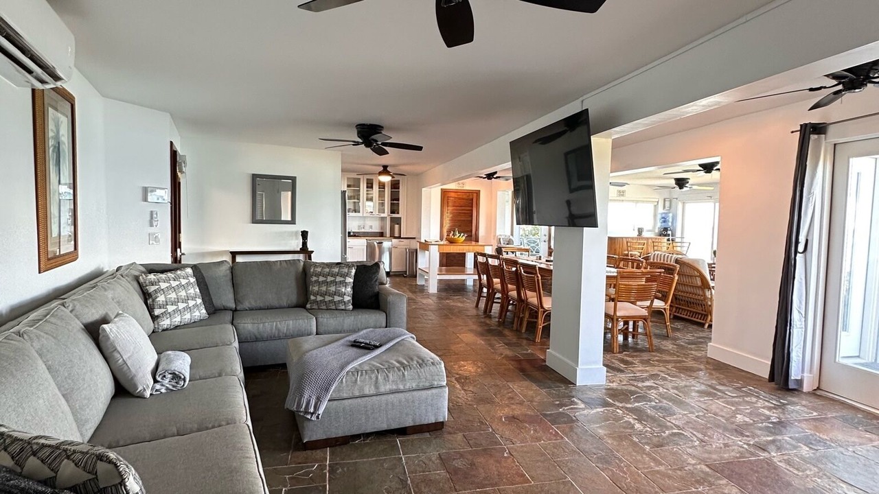 Photo of Livingroom in Kahana