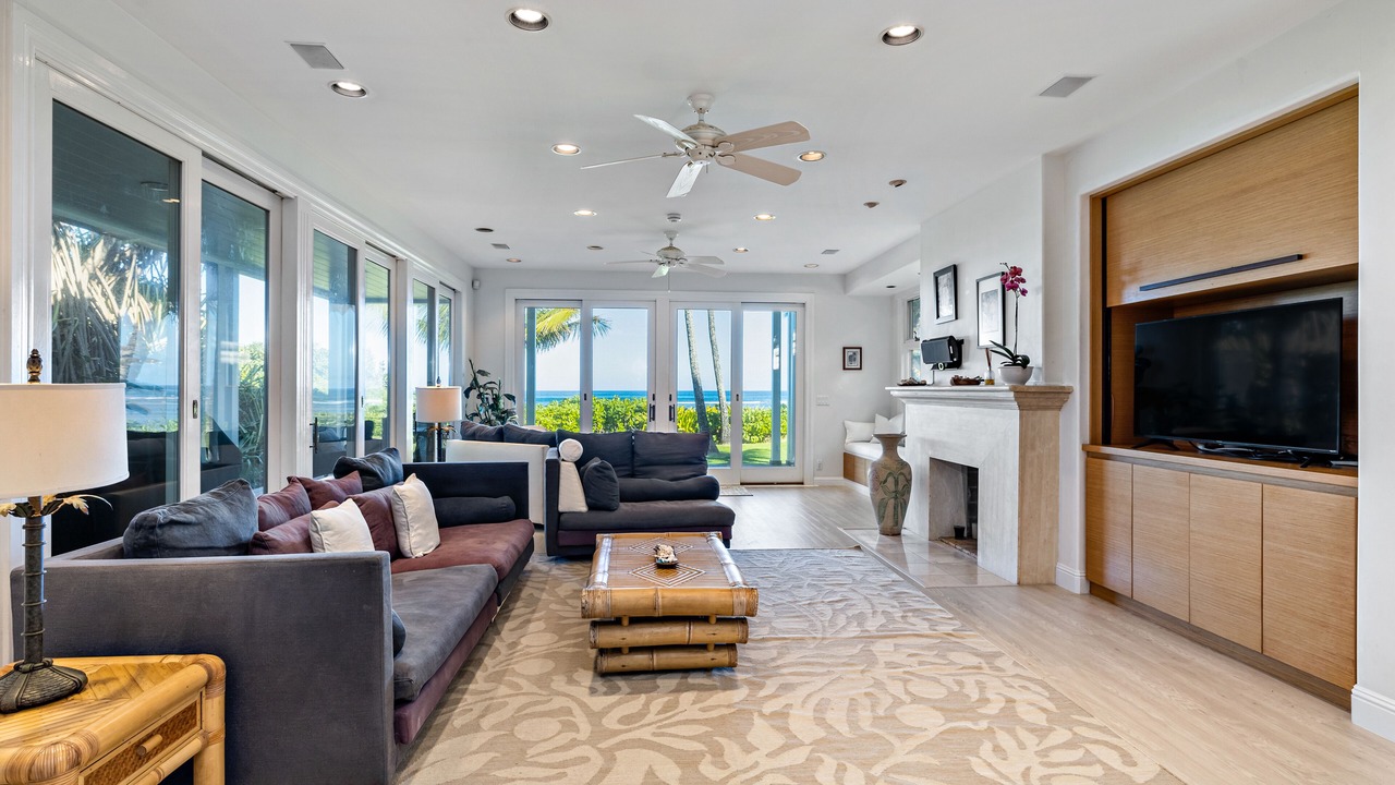 Photo of Livingroom in Mokuleia