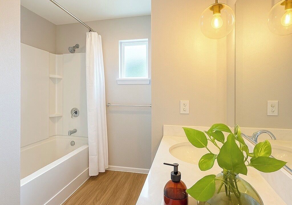 Photo of Bathroom in Ewa