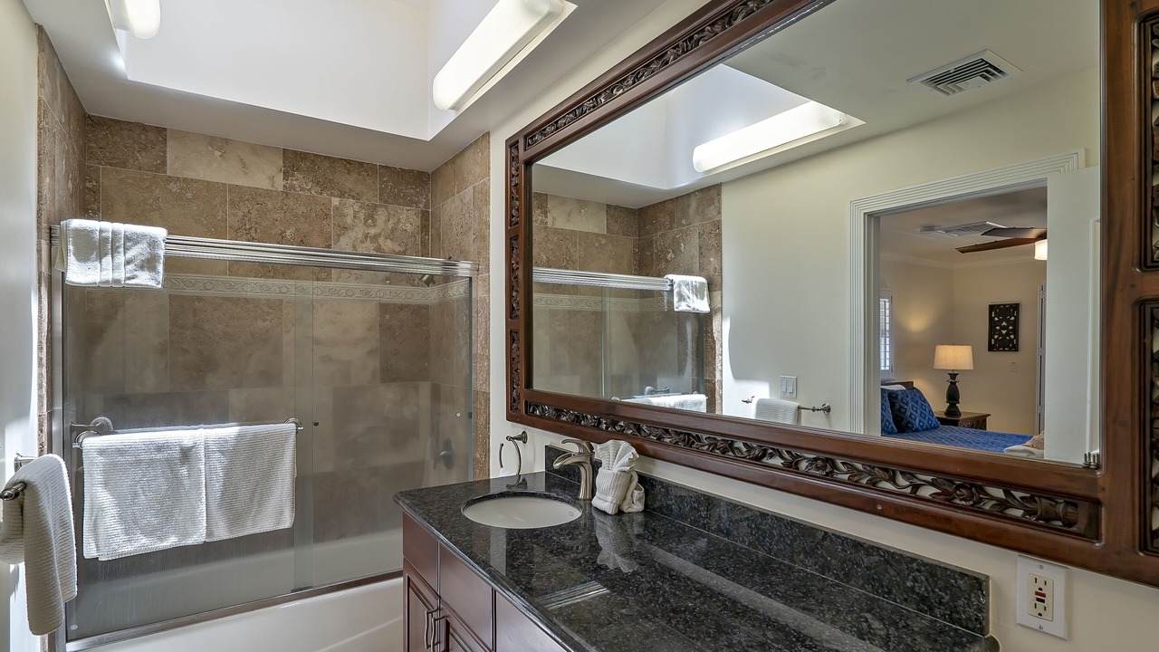 Photo of Bathroom in Mokuleia