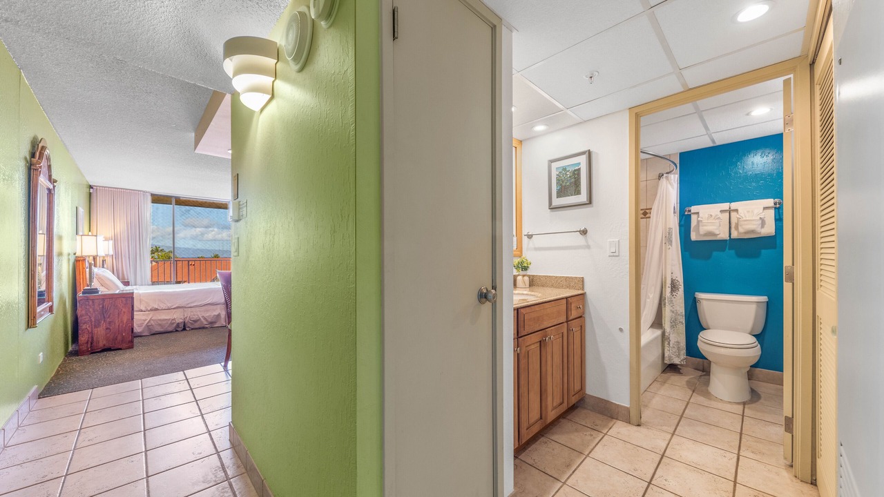 Photo of Bathroom in Historic Lahaina Front Street