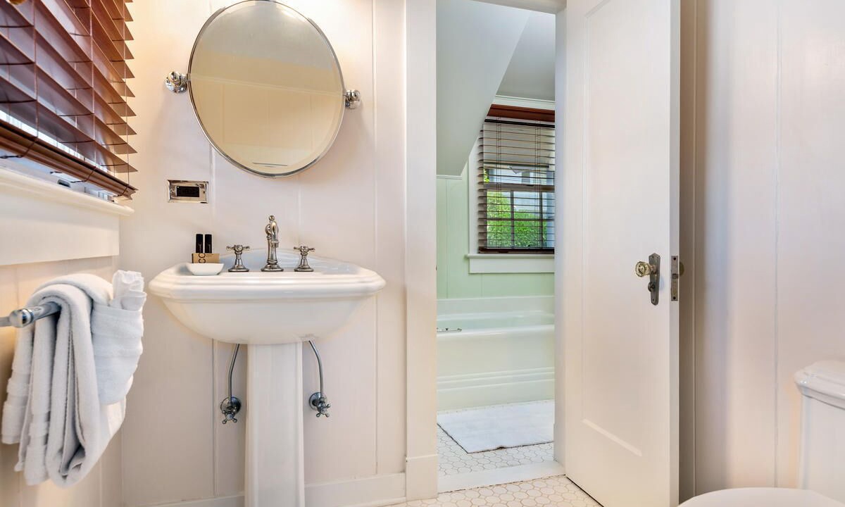Photo of Bathroom in Manoa