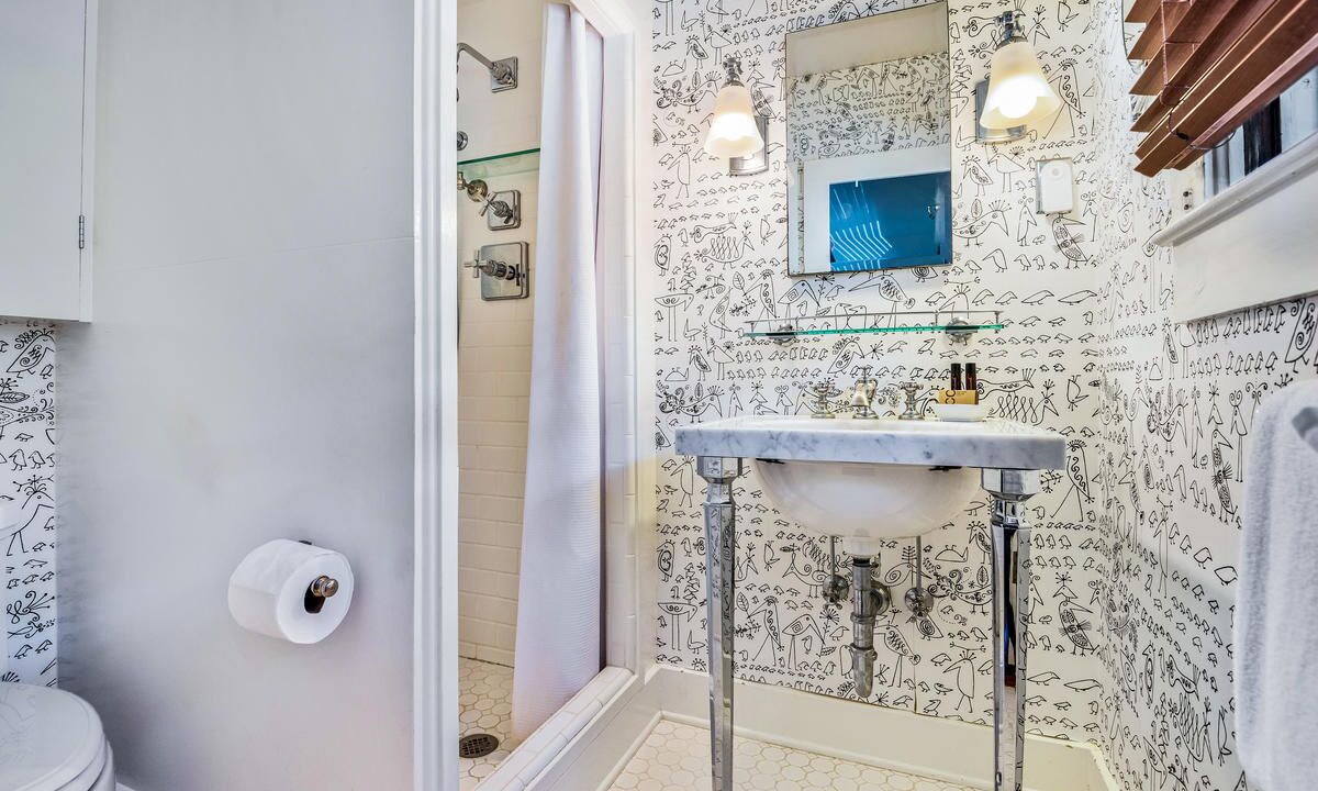 Photo of Bathroom in Manoa