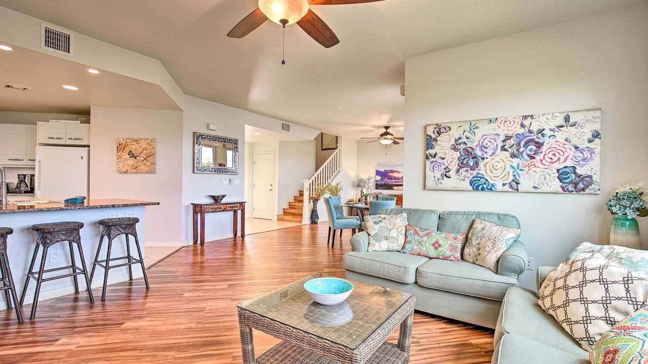 Photo of Livingroom in Kahaluu Bay