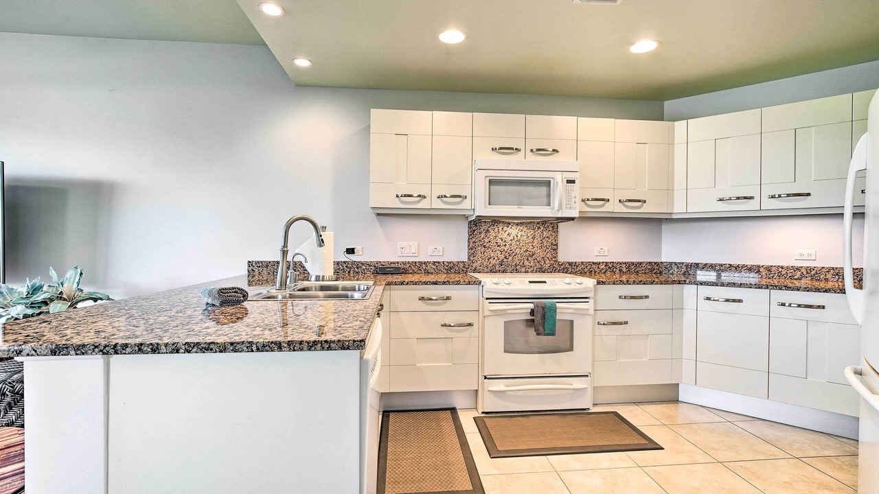 Photo of Kitchen in Kahaluu Bay
