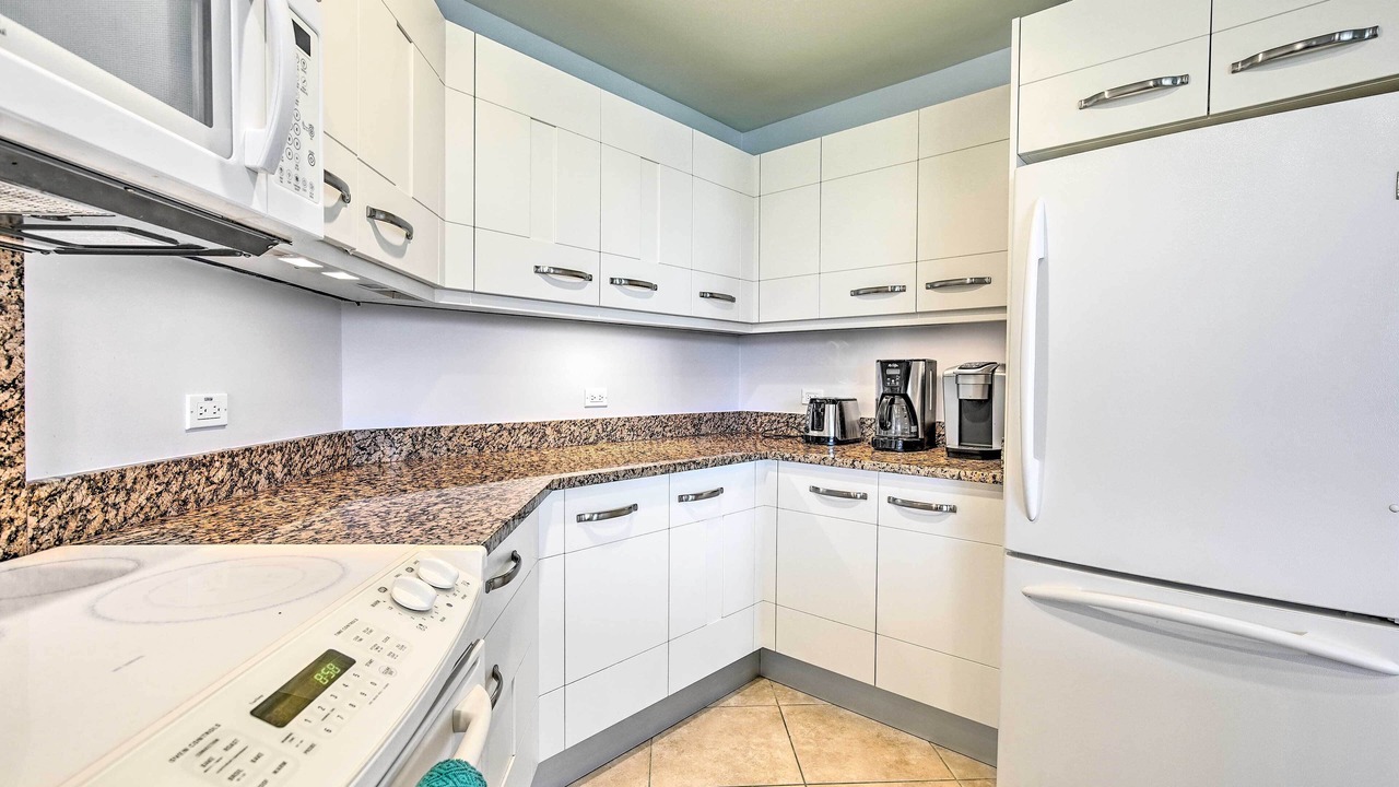 Photo of Kitchen in Kahaluu Bay