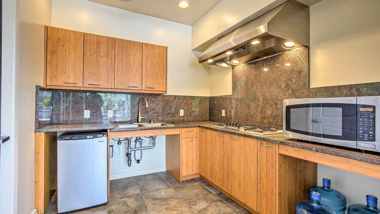Photo of Kitchen in Kahaluu Bay