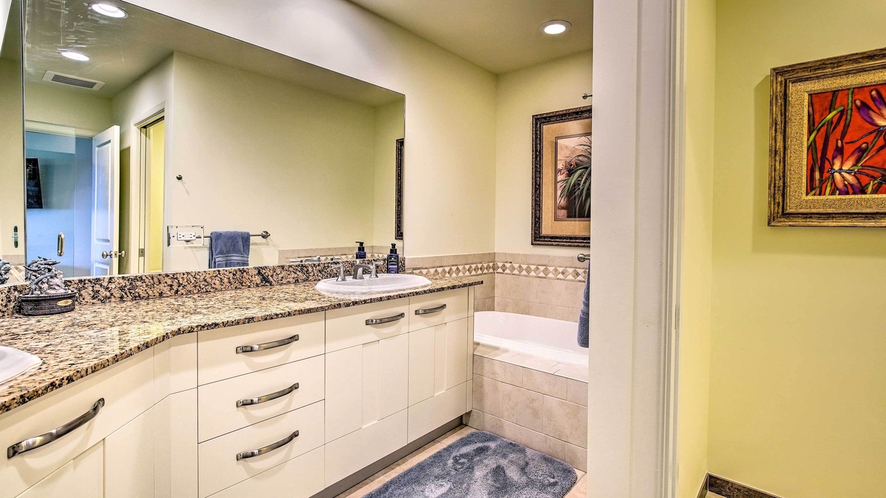 Photo of Bathroom in Kahaluu Bay