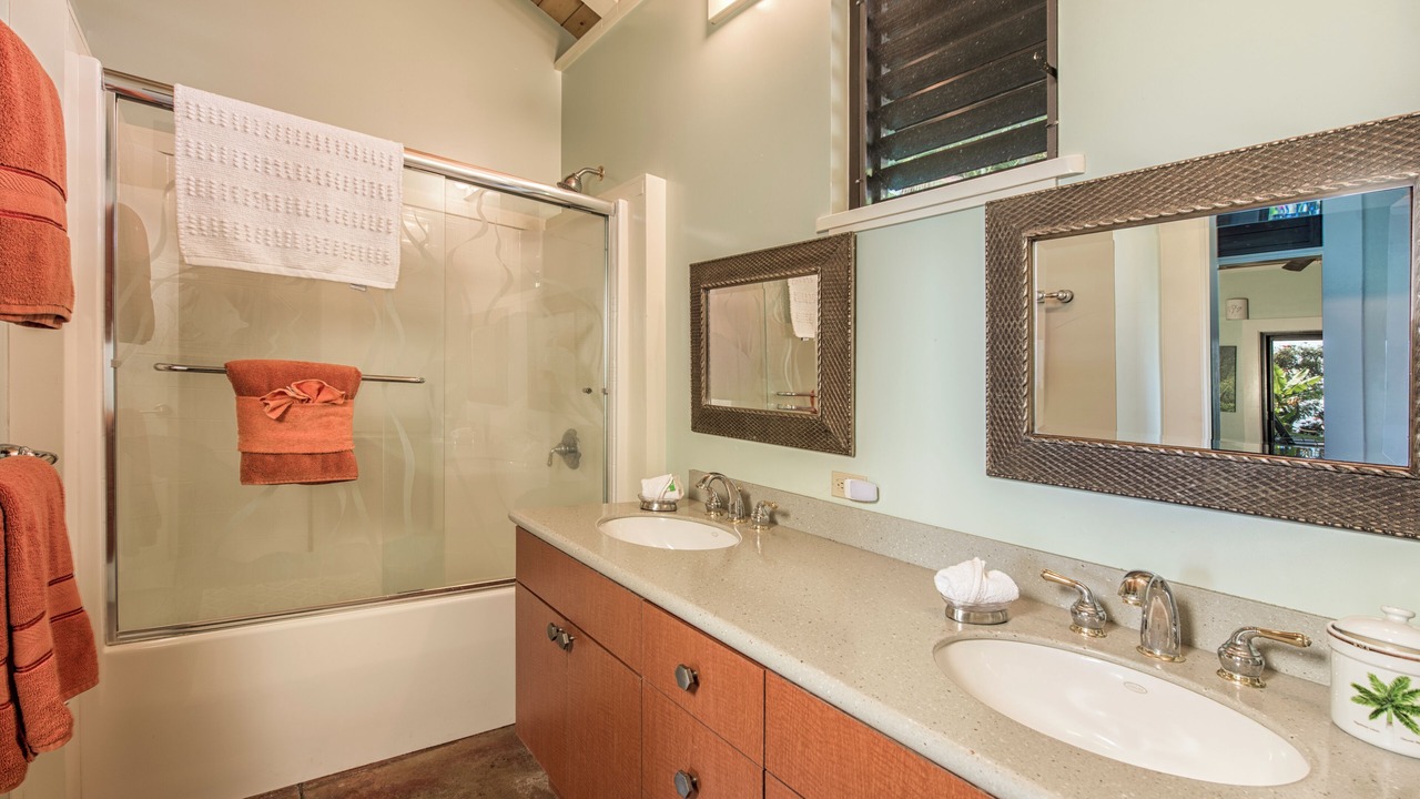 Photo of Bathroom in Kukuihaele