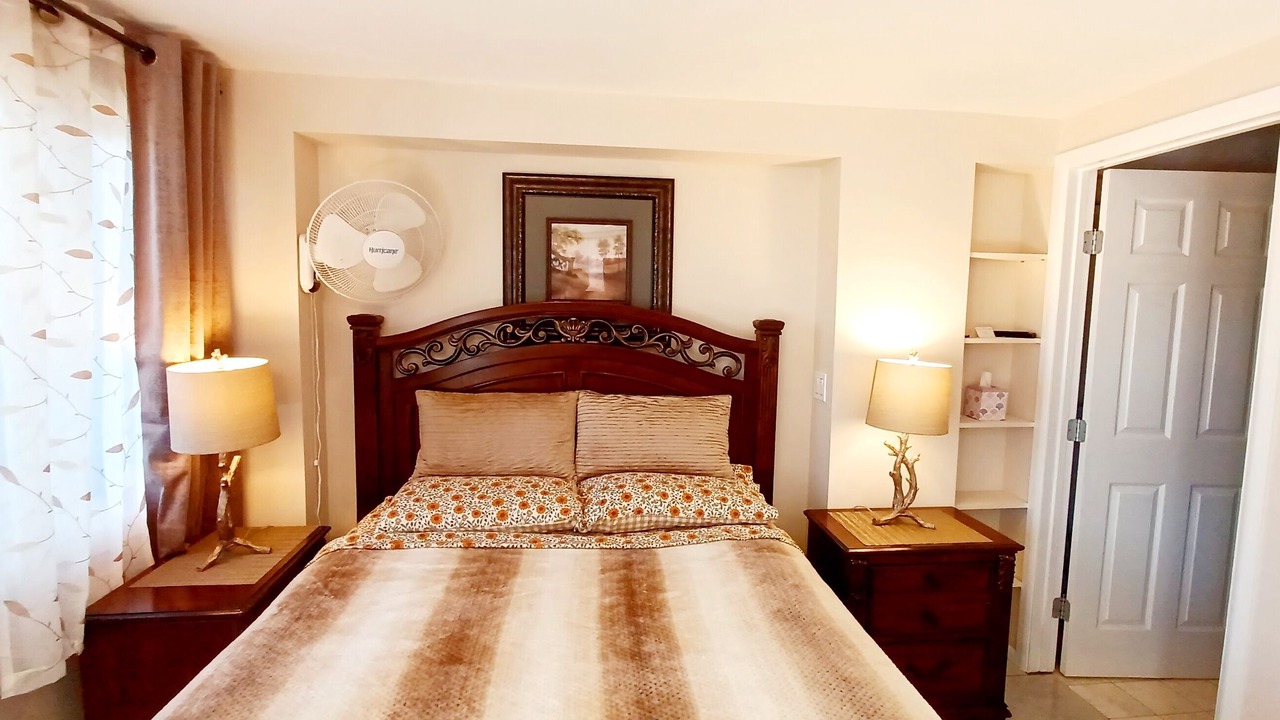 Photo of Bedroom in Waialua