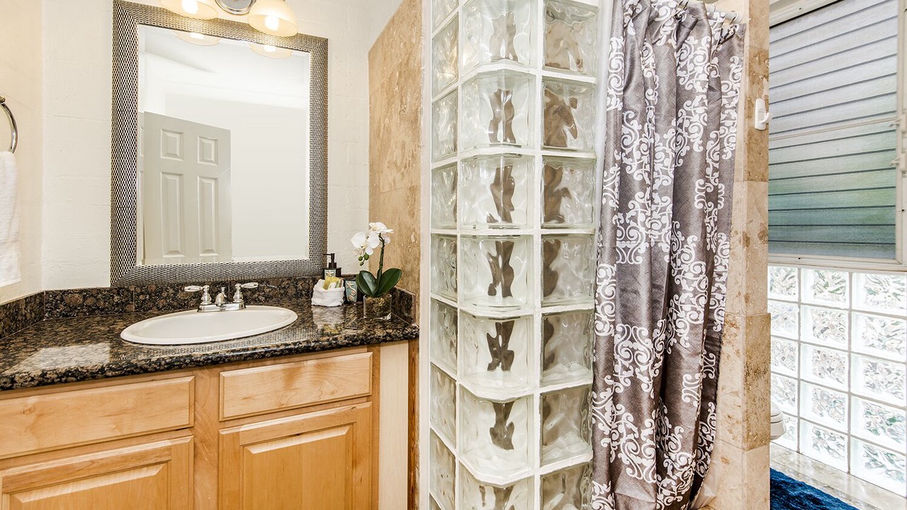 Photo of Bathroom in Waikiki