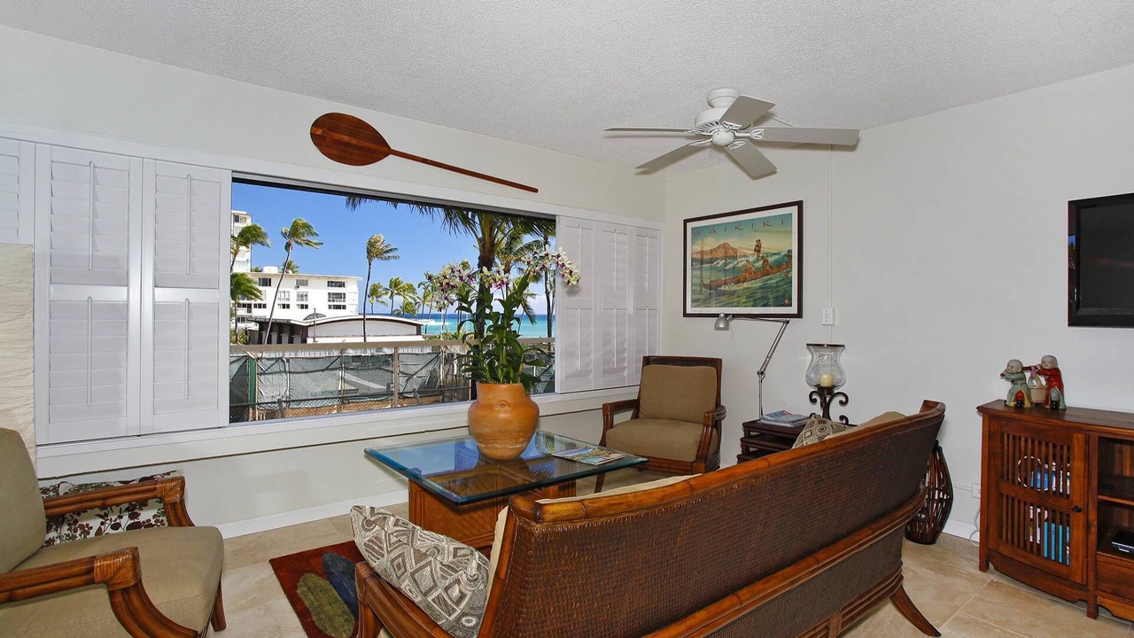 Photo of Livingroom in Diamond Head - Kapahulu - St. Louis