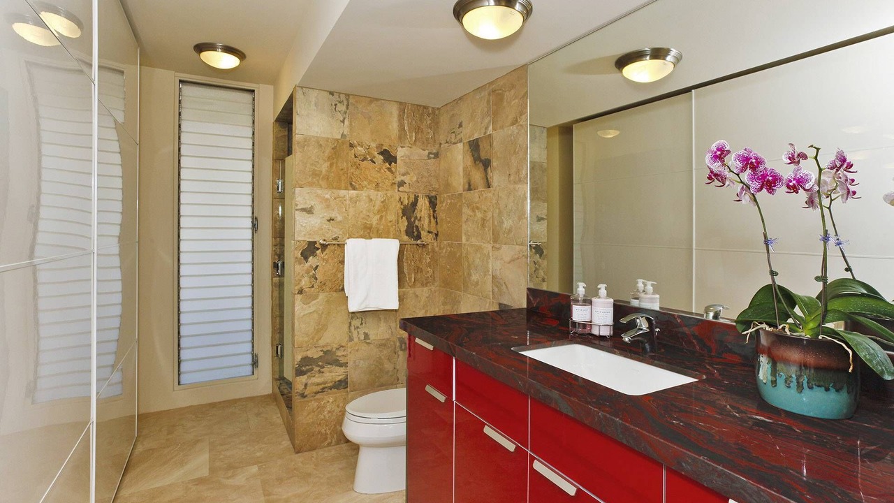Photo of Bathroom in Diamond Head - Kapahulu - St. Louis