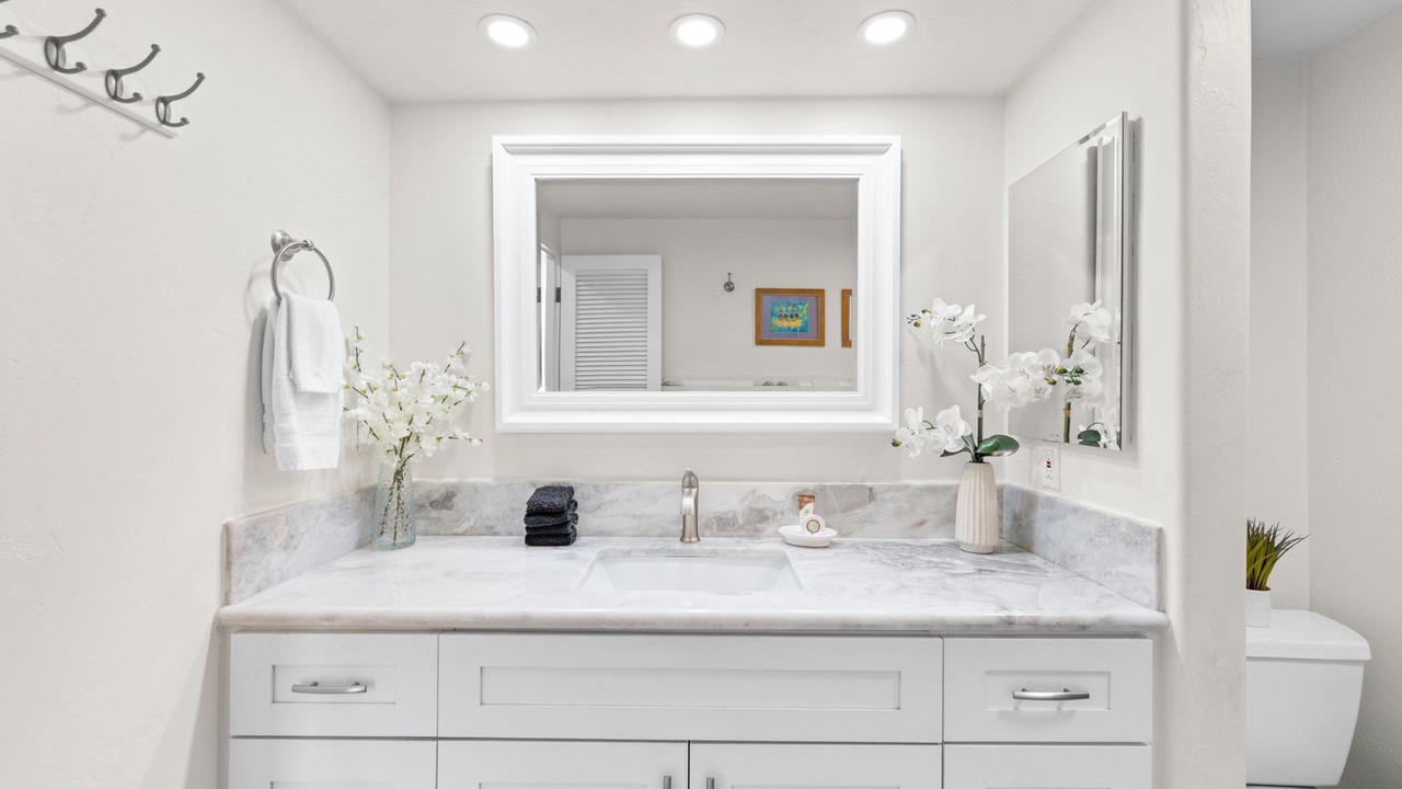 Photo of Bathroom in Historic Lahaina Front Street