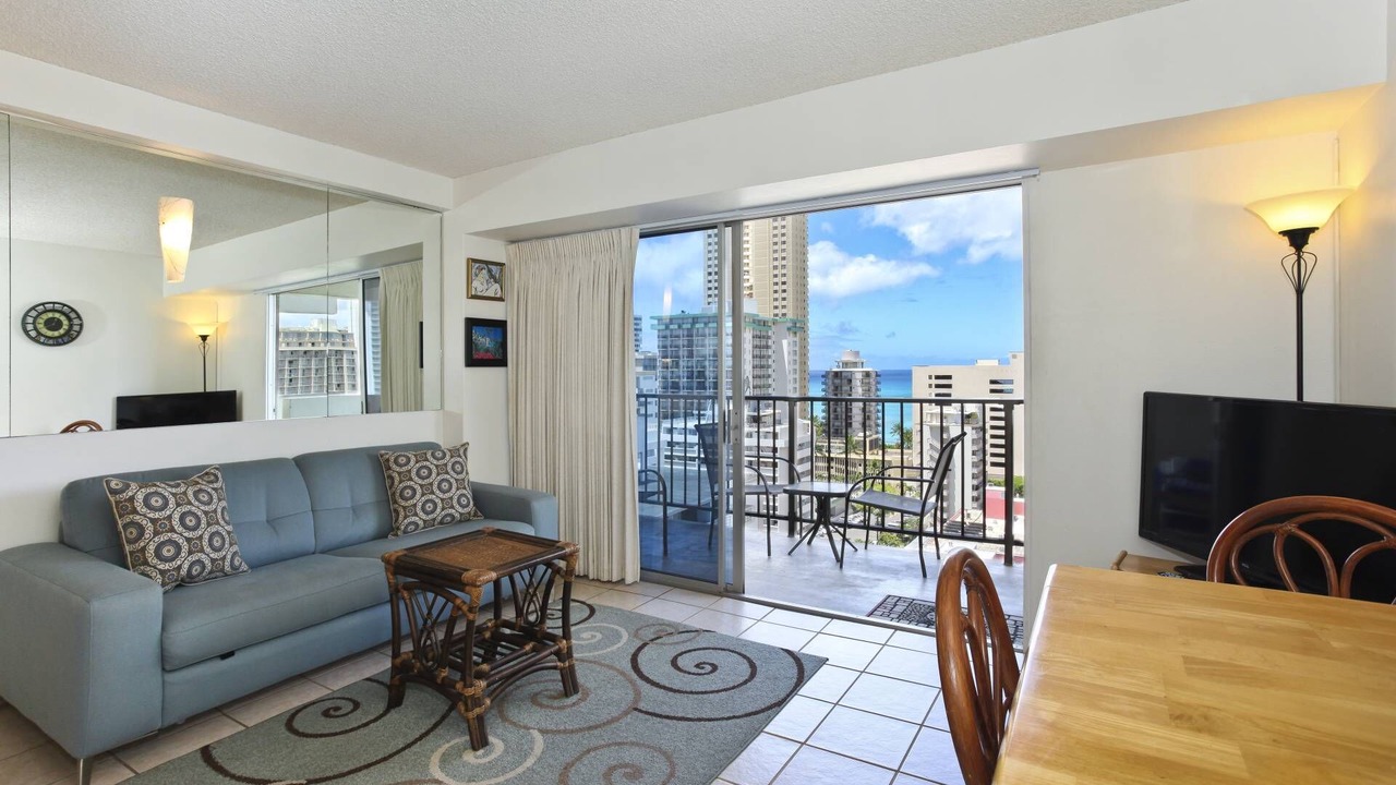 Photo of Livingroom in Waikiki