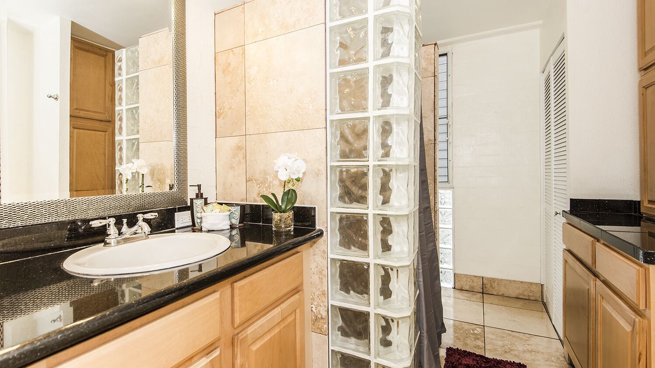 Photo of Bathroom in Waikiki