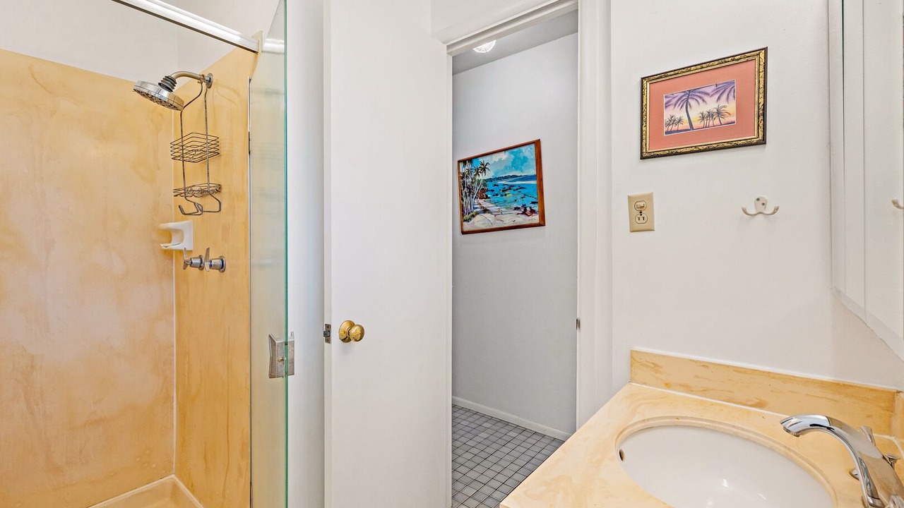 Photo of Bathroom in Historic Lahaina Front Street